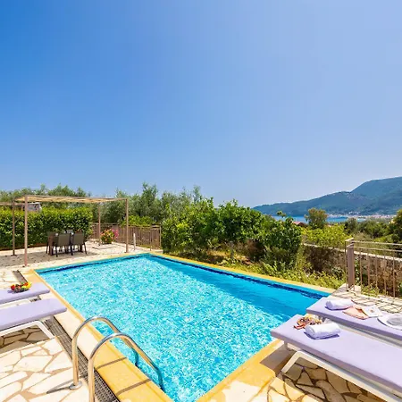 Villa Irineos Karavomylos