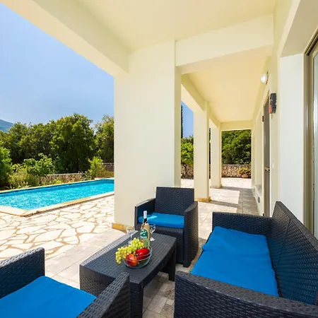 Irineos Villa Karavomylos