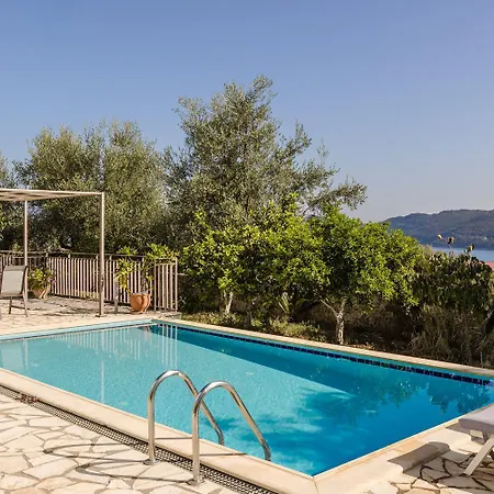 Villa Irineos Karavomylos