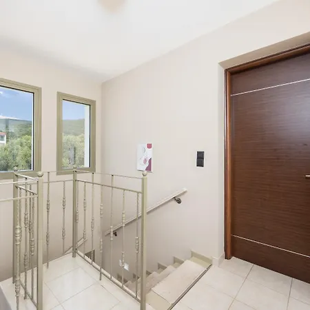 Irineos Villa Karavomylos