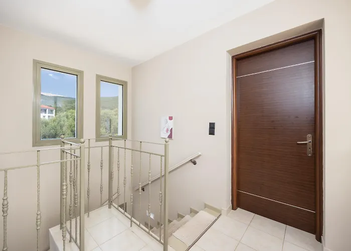 Irineos Villa Karavomylos