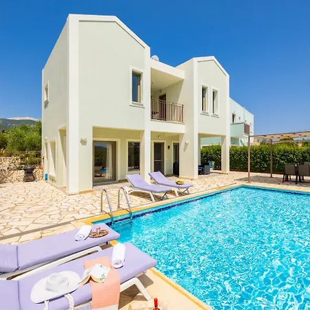 Irineos Villa Karavomylos